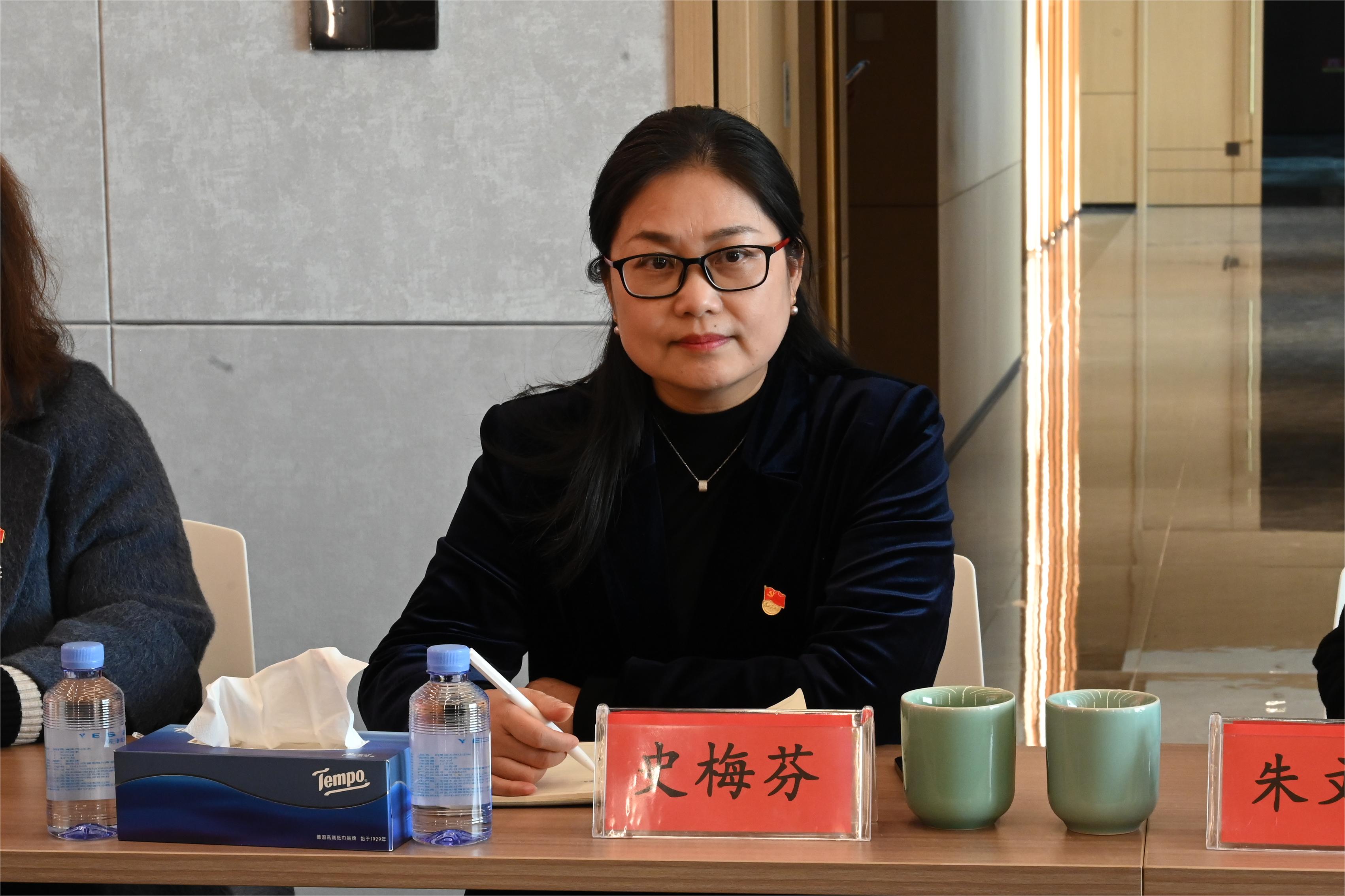 傲雪寒梅自芳香，，，，，长期开放谱新章——记威廉体育股份采供部高级部长史梅芬