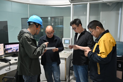 威廉体育股份多能工岗位技术较量：一张“提醒卡”护航“摘星路”